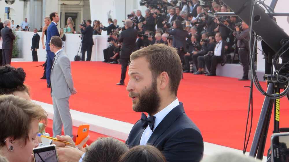 Alessandro borghi alla mostra del cinema 2022 (Gianni Torre from Venice, Italy, CC BY-SA 2.0, via Wikimedia Commons)