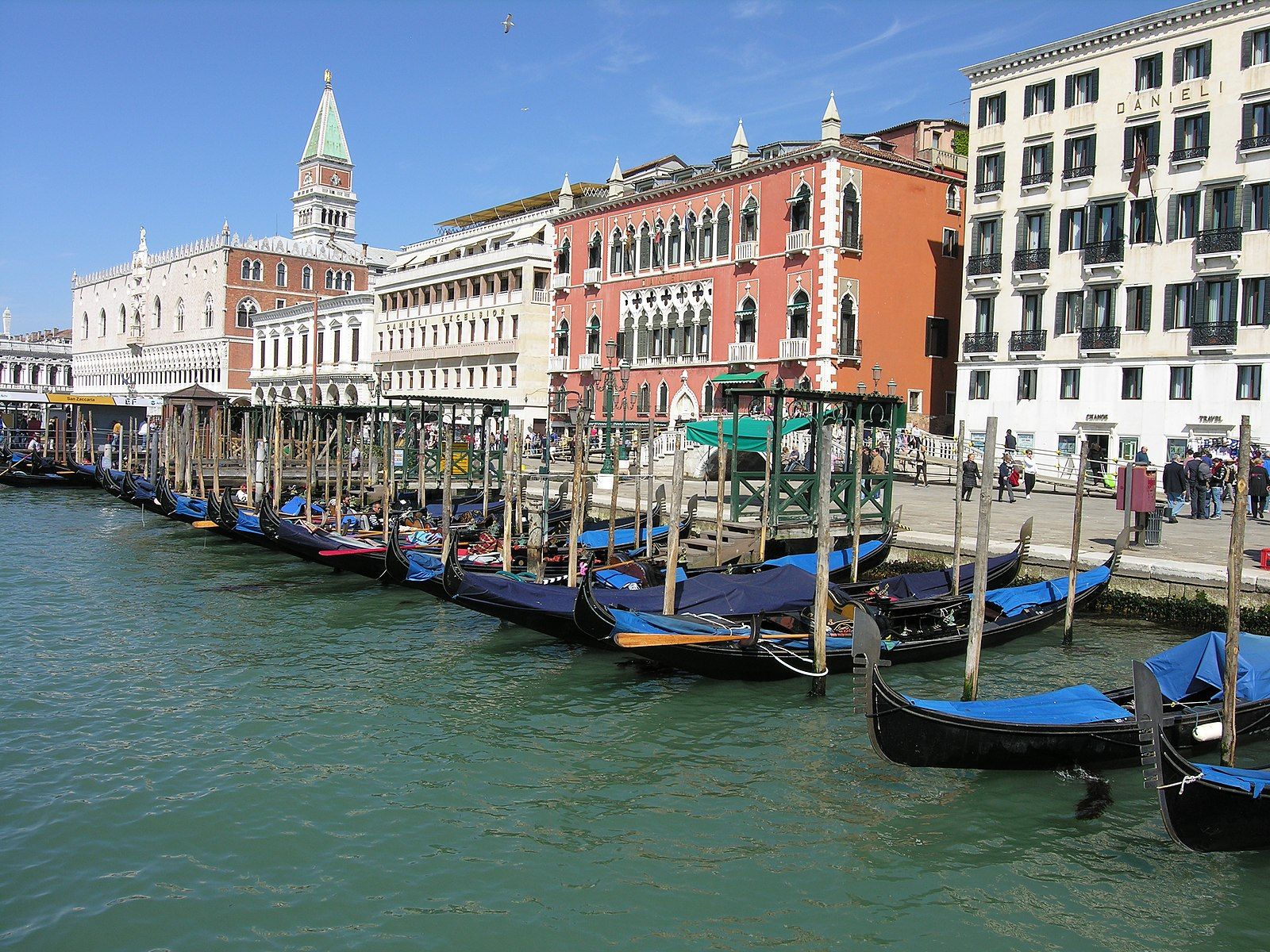 riva degli schiavoni nel sestiere di castello (Lothar John, CC BY-SA 3.0, via Wikimedia Commons)