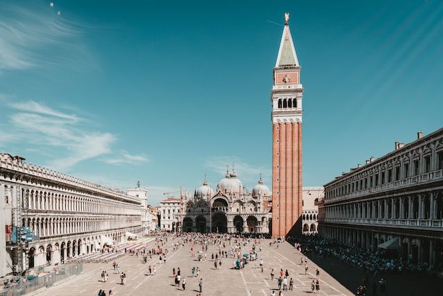 guida michelin 2023 stelle ristoranti venezia - Photo by Claudio Schwarz on Unsplash