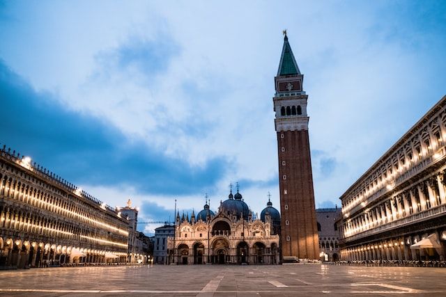 venezia luci di natale - https://unsplash.com/photos/0VX0iCQqAok