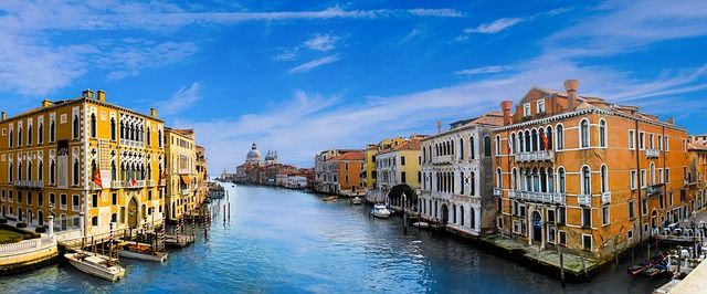 collezione guggenheim di venezia - https://pixabay.com/it/photos/venezia-architettura-edifici-canale-3130323/