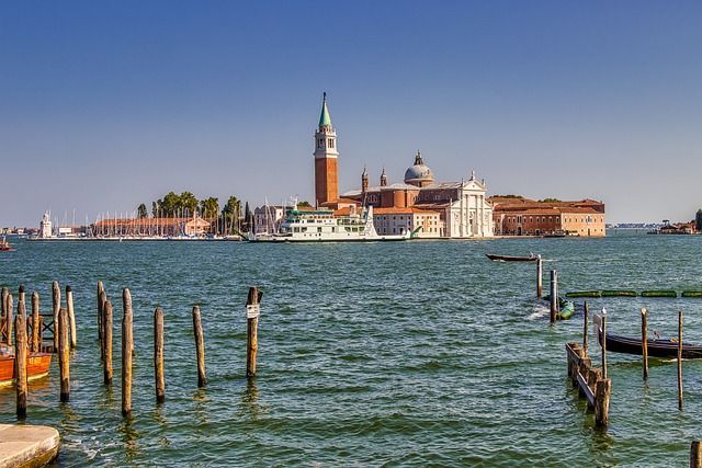 granchio blu venezia - https://pixabay.com/it/photos/venezia-italia-laguna-mare-gondola-472349/