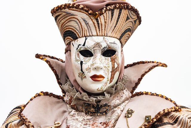 maschere famose carnevale venezia - https://unsplash.com/photos/gHQgTrMgzHQ