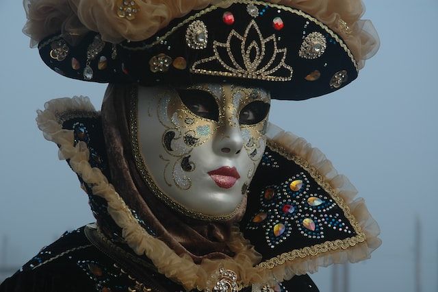 carnevale di venezia maschere tipiche - https://unsplash.com/photos/J8ix5QyOKxE