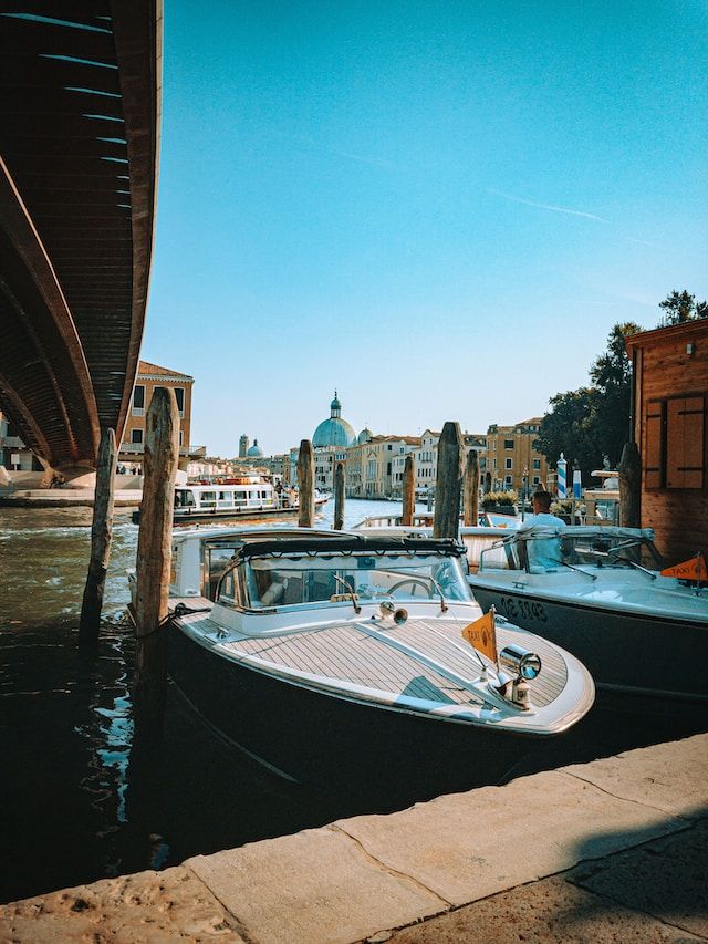 negozi lusso venezia - https://unsplash.com/photos/60sOL587F8E