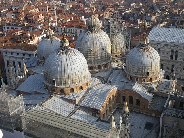 venezia in primavera - https://pixabay.com/it/photos/piazza-san-marco-venezia-841635/