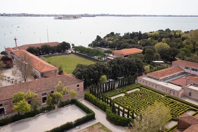 giardini di venezia - giardini pubblici e privati - https://unsplash.com/it/foto/f6no1qt-eWI