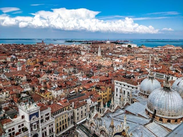 esperienze di lusso a venezia https://unsplash.com/photos/p5ONnnl1PpA