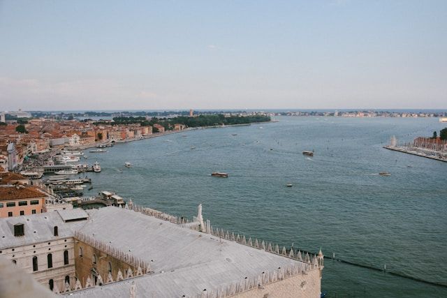 Regata dei Babbi Natale a Venezia 2025